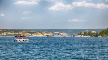 Sivastopol Körfezi 'nde donanma savaş gemileri. Kırım