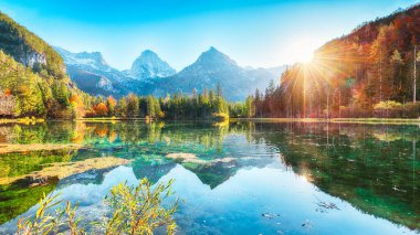 Schiederweiher Gölü 'nün nefes kesici sonbahar sahnesi. Poppular Travell 'in varış yeri. Konum: Hinterstoder, Kirchdorf an der Krems District, Yukarı Avusturya, Avusturya, Avrupa.