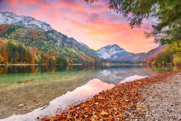 Báječná Podzimní Scéna Jezera Vorderer Langbathsee Oblíbená Destinace Pro Cestování — Stock fotografie