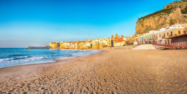 Cefalu şehrinin nefes kesici manzarası. Akdeniz 'in popüler seyahat noktası. Konum: Cefalu, Palermo ili, Sicilya, İtalya, Avrupa