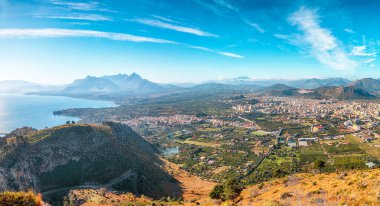 Bagheria kasabası ve ulusal park Orientata Pizzo Cane 'in muhteşem sabah manzarası. Konum: Bagheria, Palermo ili, Sicilya, İtalya, Avrupa
