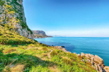Capo Zafferano 'da güneşli bir gün. Akdeniz 'in popüler seyahat noktası. Konum: Santa Flavia, Palermo ili, Sicilya, İtalya, Avrupa