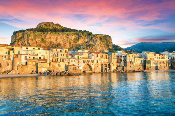 Breathtaking Evening Cityscape Cefalu City Popular Travel Destination Mediterranean Sea — Stock Photo, Image