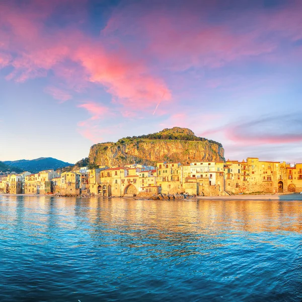 아름다운 지중해 바다의 인기있는 여행지이다 이탈리아 칠리아 팔레르모 — 스톡 사진