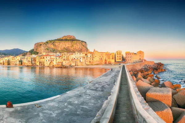 Impresionante Paisaje Nocturno Ciudad Cefalu Destino Popular Del Mar Mediterráneo — Foto de Stock