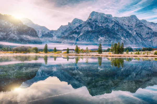 Spectaculaire Scène Automne Brouillard Matin Ensoleillé Sur Lac Almsee Destination — Photo