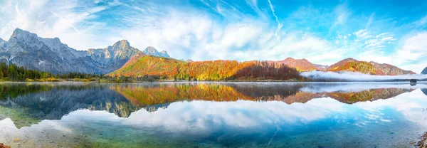 Breathtaking Autumn Scene Sunny Morning Almsee Lake Poppular Travell Destination — Stock Photo, Image