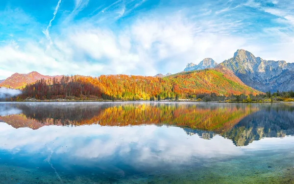 Almsee Gölü Nde Güneşli Bir Sabahın Nefes Kesici Sonbahar Sahnesi — Stok fotoğraf