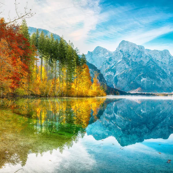 Adembenemende Herfst Scene Van Zonnige Ochtend Almsee Meer Populaire Travell — Stockfoto