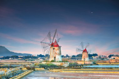 Popüler turizm merkezi Imbarcadero Storico Mothia 'nın inanılmaz manzarası. Konum: Marsala, Trapani, Sicilya; İtalya, Avrupa
