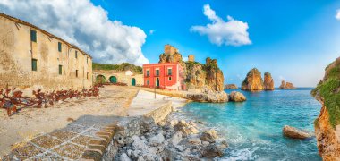 Tonnara di Scopello 'nun şaşırtıcı manzarası. Akdeniz 'de popüler seyahat rotası. Konum: Scopello, Trapani ili, Sicilya, İtalya, Avrupa