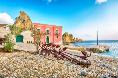 Tonnara di Scopello 'nun muhteşem manzarası. Akdeniz 'de popüler seyahat rotası. Konum: Scopello, Trapani ili, Sicilya, İtalya, Avrupa