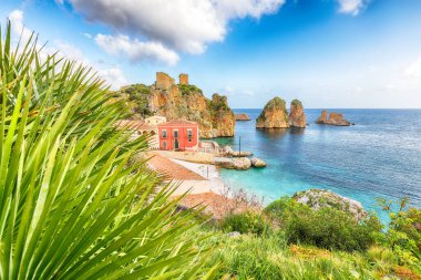 Tonnara di Scopello 'nun muhteşem bir sahnesi. Akdeniz 'de popüler seyahat rotası. Konum: Scopello, Trapani ili, Sicilya, İtalya, Avrupa