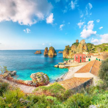 Tonnara di Scopello 'nun inanılmaz sahnesi. Akdeniz 'de popüler seyahat rotası. Konum: Scopello, Trapani ili, Sicilya, İtalya, Avrupa