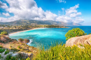 Castellammare del Golfo yakınlarındaki Guidaloca Sahili 'nin muhteşem deniz manzarası. Popüler seyahat yeri. Konum: Castellammare del Golfo, Trapani ili, Sicilya, İtalya, Avrupa