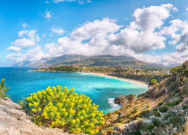 Castellammare del Golfo yakınlarındaki Guidaloca Sahili 'nin inanılmaz deniz manzarası. Popüler seyahat yeri. Konum: Castellammare del Golfo, Trapani ili, Sicilya, İtalya, Avrupa