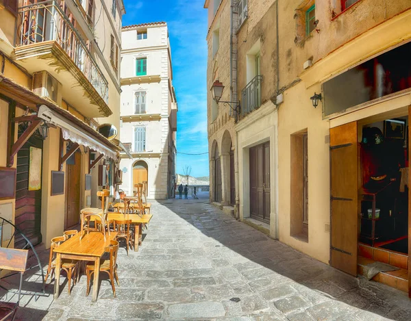 Bonifacio 'nun muhteşem manzarası. Akdeniz ve Korsika 'nın popüler seyahat rotası. Konum: Bonifacio, Korsika; Fransa, Avrupa