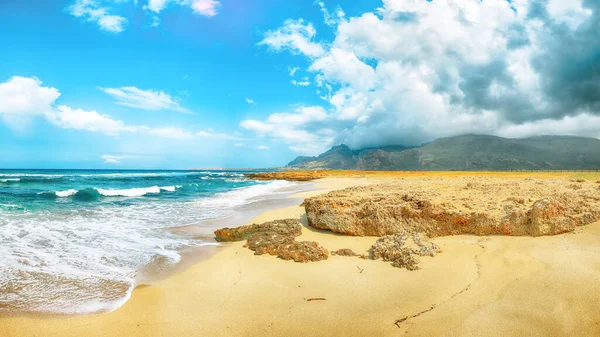 San Vito Burnu yakınlarındaki Isolidda Sahili 'nin inanılmaz deniz manzarası. Monte Cofano Ulusal Parkı 'nın popüler seyahat yeri. Konum: San Vito Lo Capo, Trapani ili, Sicilya, İtalya, Avrupa