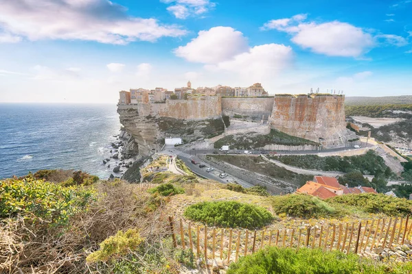 Bonifacio 'nun muhteşem manzarası. Akdeniz ve Korsika 'nın popüler seyahat rotası. Konum: Bonifacio, Korsika; Fransa, Avrupa