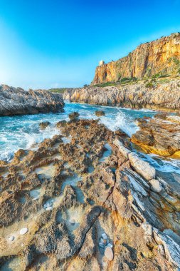 San Vito Burnu yakınlarındaki Isolidda Sahili 'nin büyüleyici deniz manzarası. Monte Cofano Ulusal Parkı 'nın popüler seyahat yeri. Konum: San Vito Lo Capo, Trapani ili, Sicilya, İtalya, Avrupa