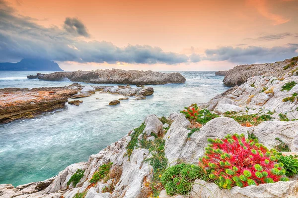 位于圣维托海景的伊索利达海滩迷人的傍晚海景 地中海受欢迎的旅游胜地 San Vito Capo Province Trapani Sicily Italy Europe — 图库照片