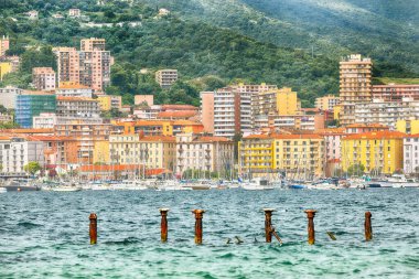 Ajaccio şehri ve limanı inanılmaz bir sabah manzarası. Akdeniz 'in popüler turizm beldesi. Konum: Ajaccio, Corse-du-Sud, Corsica, Fransa, Avrupa