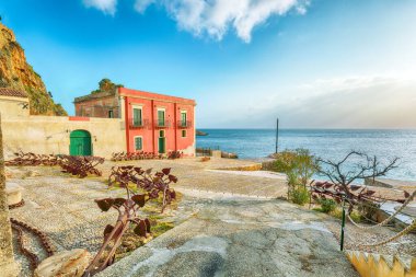Tonnara di Scopello 'nun inanılmaz sahnesi. Akdeniz 'de popüler seyahat rotası. Konum: Scopello, Trapani ili, Sicilya, İtalya, Avrupa