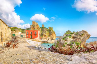 Tonnara di Scopello 'nun şaşırtıcı manzarası. Akdeniz 'de popüler seyahat rotası. Konum: Scopello, Trapani ili, Sicilya, İtalya, Avrupa