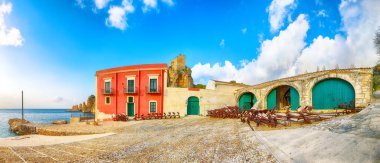 Tonnara di Scopello 'nun muhteşem manzarası. Akdeniz 'de popüler seyahat rotası. Konum: Scopello, Trapani ili, Sicilya, İtalya, Avrupa