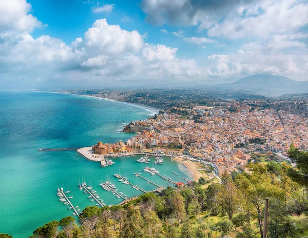 卡斯特拉马尔德尔戈尔福镇令人难以置信的空中城市景观 地中海受欢迎的旅游胜地 Castellammare Del Golfo Province Trapani Sicily Italy Europe — 图库照片