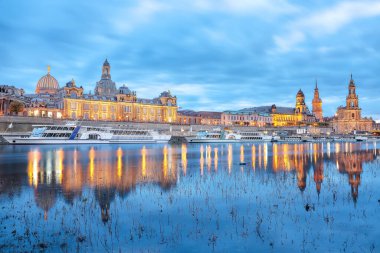 Elbe Nehri 'nde, Kutsal Üçlü ya da Hofkirche Katedrali, Bruehl' s Terrace ya da Avrupa Balkonu: Dresden, Saksonya Eyaleti, Almanya, Avrupa