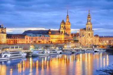 Elbe Nehri 'nde, Kutsal Üçlü ya da Hofkirche Katedrali, Bruehl' s Terrace ya da Avrupa Balkonu: Dresden, Saksonya Eyaleti, Almanya, Avrupa