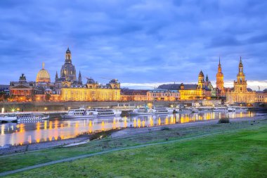 Elbe Nehri 'nde, Kutsal Üçlü ya da Hofkirche Katedrali, Bruehl' s Terrace ya da Avrupa Balkonu: Dresden, Saksonya Eyaleti, Almanya, Avrupa