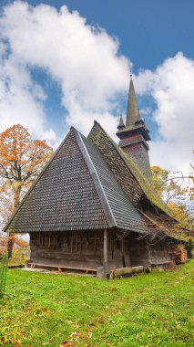Karpat Dağları 'ndaki çok eski ahşap kilise. Konum: Zakarpattya bölgesi, Ukrayna, Avrupa