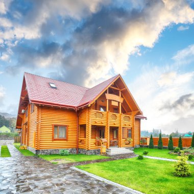Carpathian dağlarındaki ahşap otel. Konum: Zakarpattya bölgesi, Ukrayna, Avrupa