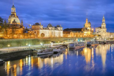 Sunset on Elbe river with panorama of Cathedral of the Holy Trinity or Hofkirche, Bruehl's Terrace or The Balcony of Europe Location: Dresden, state of Saxony, Germany, Europe