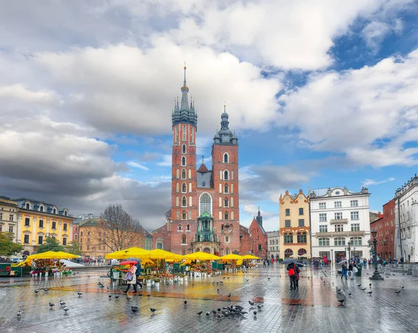 Amazing Cityscape Krakow Mary Basilica Main Square Popular Tourist Destination — ストック写真