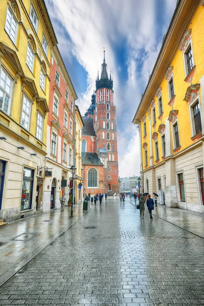 Astonishing Cityscape Krakow Mary Basilica Main Square Popular Tourist Destination — ストック写真