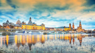 Elbe Nehri 'nde, Kutsal Üçlü ya da Hofkirche Katedrali, Bruehl' s Terrace ya da Avrupa Balkonu: Dresden, Saksonya Eyaleti, Almanya, Avrupa