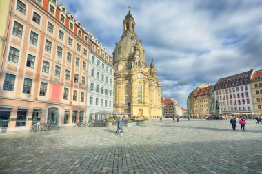 Dresden şehir merkezindeki Neumarkt Meydanı 'ndaki Barok Kilisesi' nin muhteşem manzarası. Popüler turizm merkezi. Konum: Dresden, Saksonya Devleti, Almanya, Avrupa