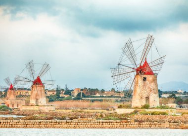 Popüler turizm merkezi Imbarcadero Storico Mothia 'nın resimli görüntüsü. Konum: Marsala, Trapani, Sicilya; İtalya, Avrupa