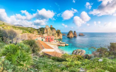 Tonnara di Scopello 'nun muhteşem bir sahnesi. Akdeniz 'de popüler seyahat rotası. Konum: Scopello, Trapani ili, Sicilya, İtalya, Avrupa