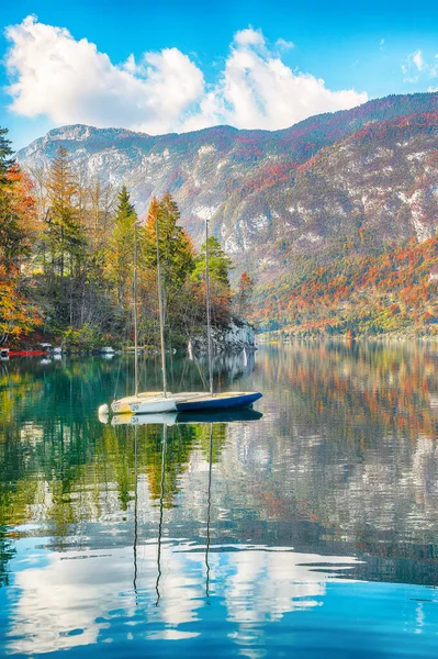 가을에는 호수의 놀라울 정도로 아름답다 인기있는 관광지 Municipality Bohinj Upper — 스톡 사진