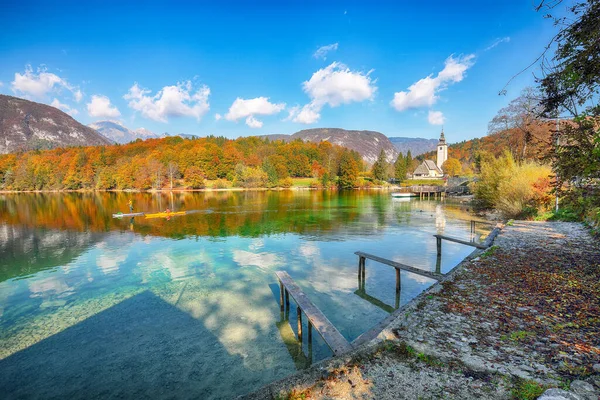 호수에 교회의 놀라운 인기있는 관광지 Municipality Bohinj Upper Carniola Region — 스톡 사진