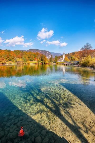 Zdumiewający Widok Kościół Jana Chrzciciela Nad Jeziorem Bohinj Popularne Miejsce — Zdjęcie stockowe