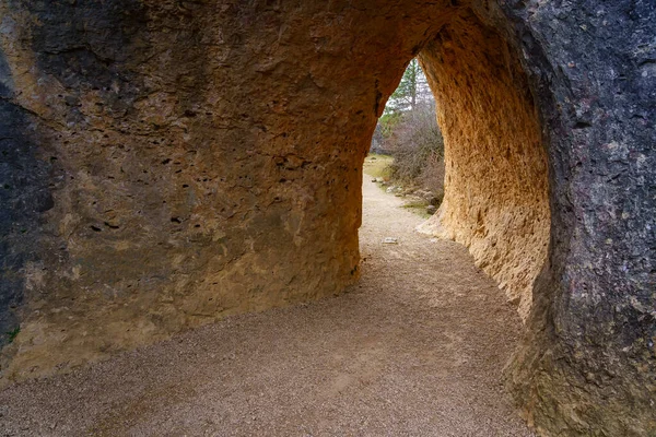 Tunnel Gevormd Stenen Rots Geërodeerd Door Tijd Betoverde Stad Cuenca — Stockfoto