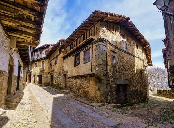 Τυπικά παλιά σπίτια του μεσαιωνικού ορεινού χωριού La Alberca, Salamanca, Ισπανία. — Φωτογραφία Αρχείου