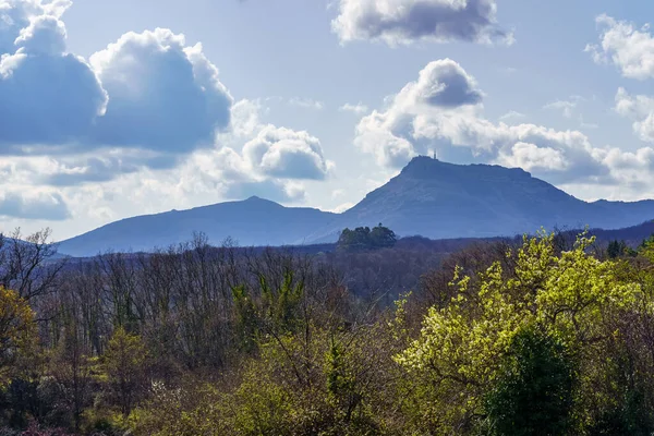 サラマンカ県を背景にシエラ・デ・フランシアと山の風景. — ストック写真
