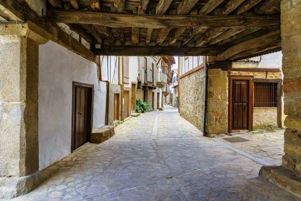 Παλιές στοές χωριών με παραδοσιακή ξύλινη οροφή, Σαλαμάνκα Ισπανία. — Φωτογραφία Αρχείου