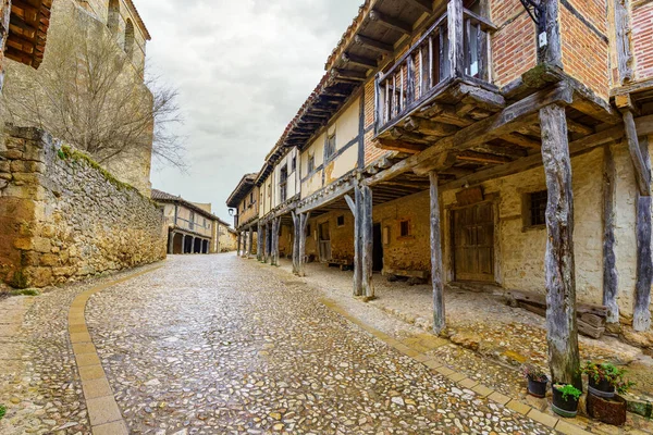 Medieval wooden arcades and balconies hanging in Calatanazor, Spain. — Foto de Stock